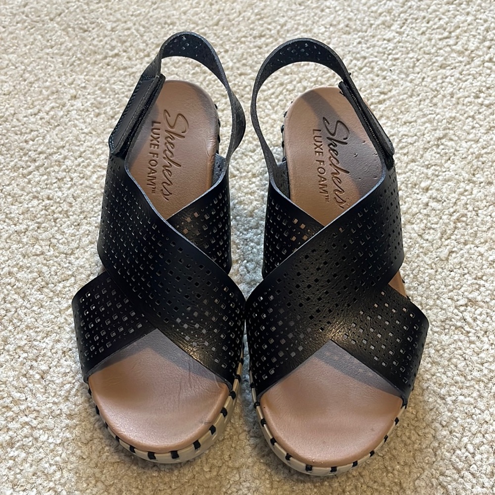 Sketchers Chris cross sandals